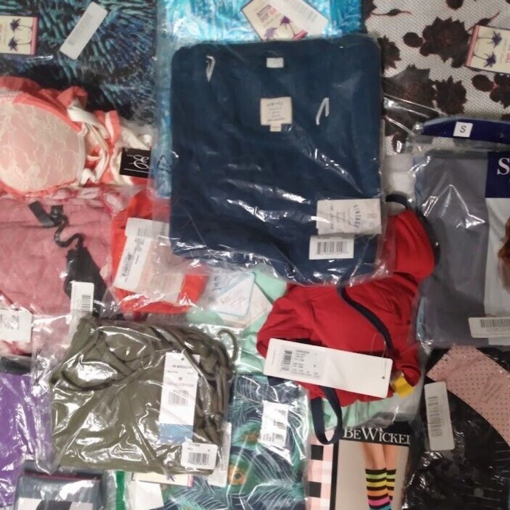 90% off MSRP Bulk Large Lot Women’s Clothing – All Brand New with Tags